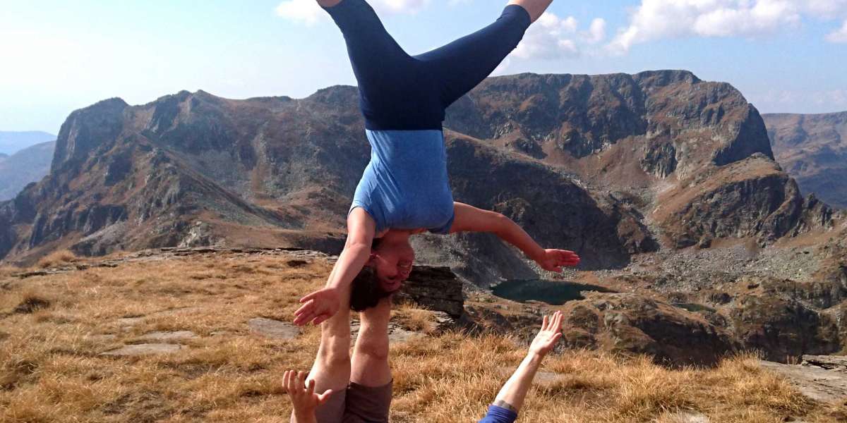 Acroyoga in the mountains
