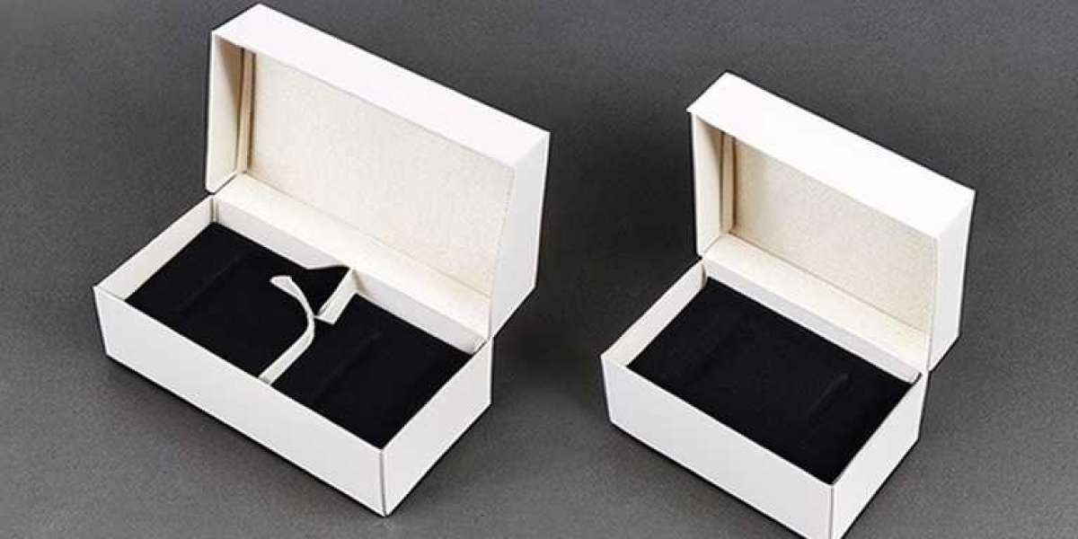 How to Organize Your Jewelry in a Small Custom Jewelry Boxes?