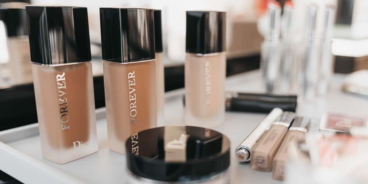 5 Best Foundation For Glossy Makeup