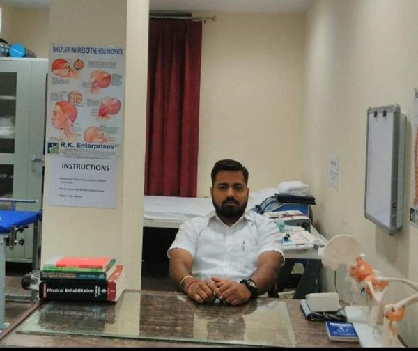 Dr Puneet Srivastva (Physiotherapist for home visit in Rani bagh, Saraswati Vihar ) - drsingh