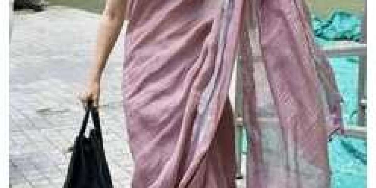 How to Choose the Perfect Online Saree for Your Body Type